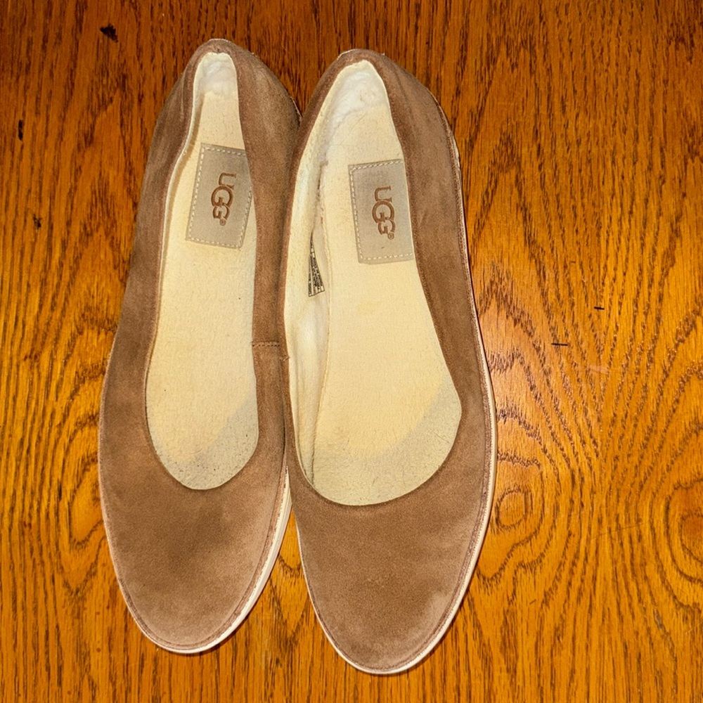 UGG tan suede loafers. Sz 7.5 great condition